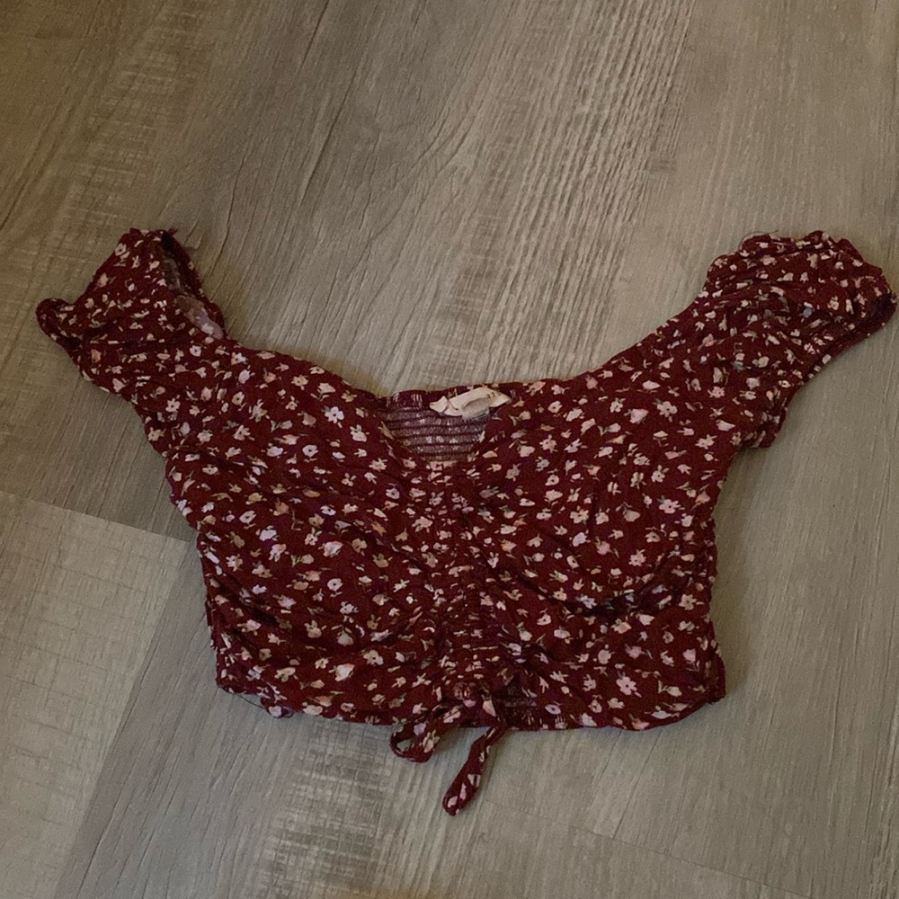 LA HEARTS (PACSUN) FLORAL RUCHED CROP TOP